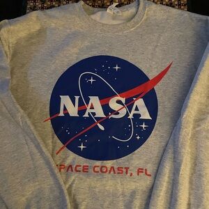 Sweatshirt -crew neck NASA
new
Size large
non smoking home